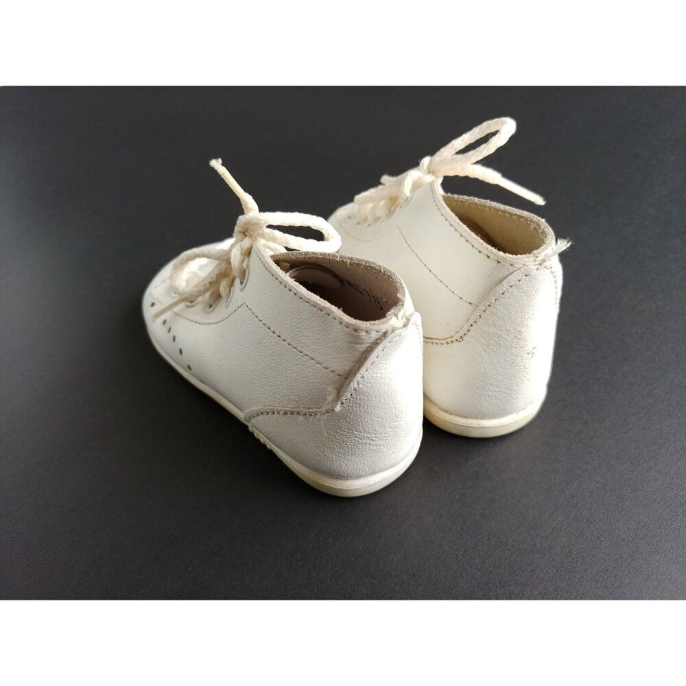 Vintage baby shoes size 3 by La Parisette, 1950s White leather child or doll - Picture 9 of 10